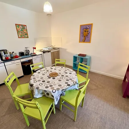Spacieux A Avec Piscine Apartment